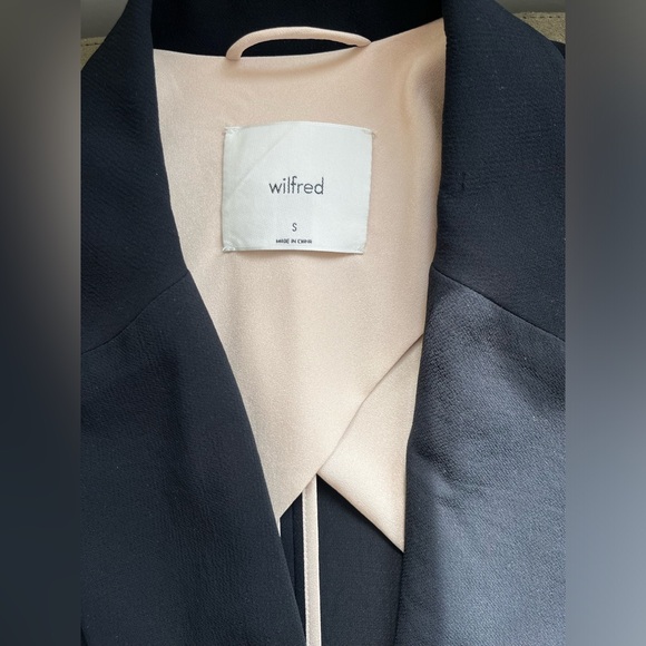 Oversized lightweight Wilfred (Aritzia) black blazer - Picture 3 of 14